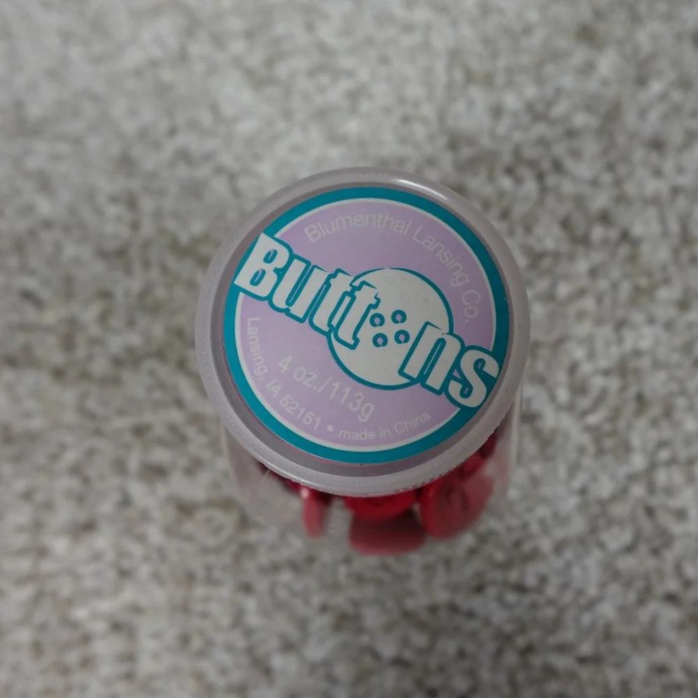 Blumenthal Lansing Co Red Buttons 4oz Jar Mixed Sizes Styles 540001006
